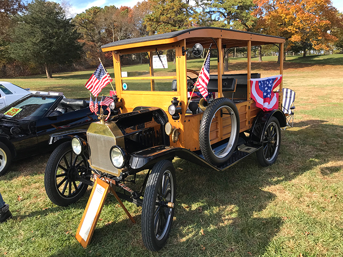 New Wines And Classic Cars Bring Crowd